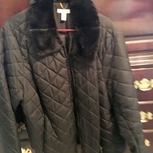 Black quilted faux fur collar coat